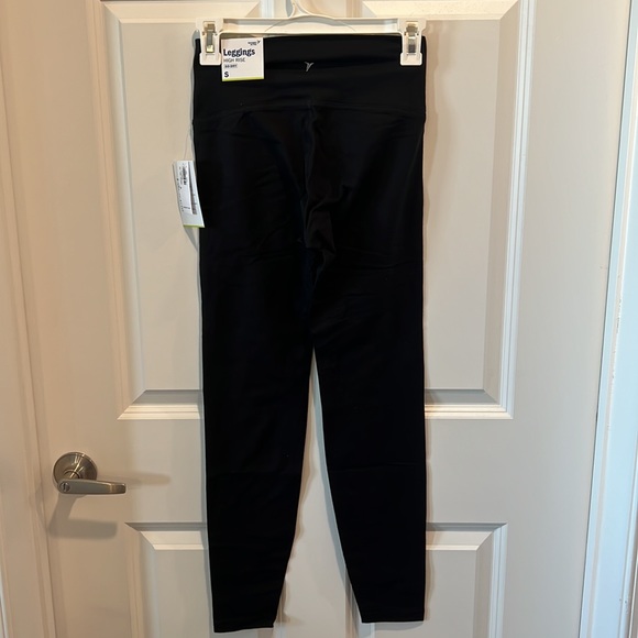 Old navy go dry leggings - Picture 2 of 5